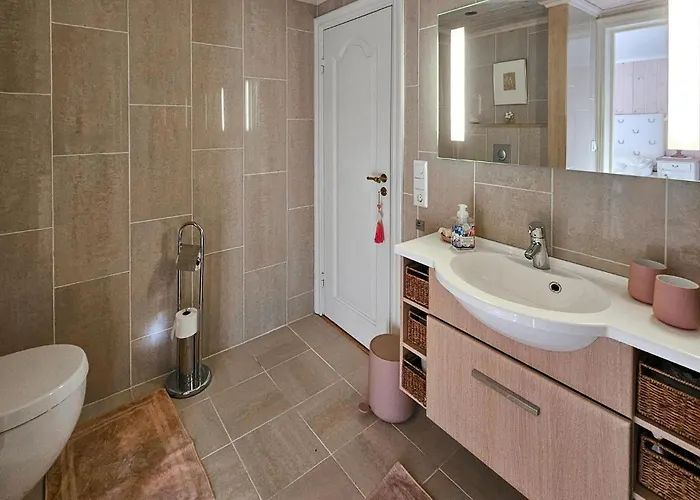 4 Bedroom Beautiful In *